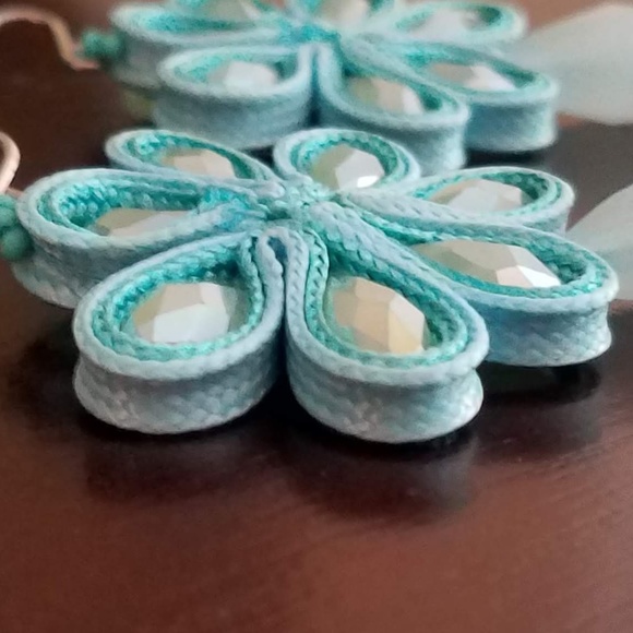 NWT LAST 2! Gorgeous Silk Laced Flower Earrings - Picture 5 of 6